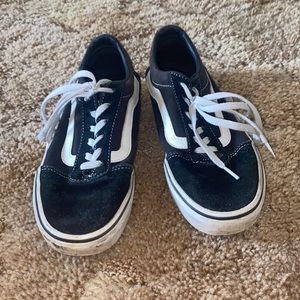 women’s black and white vans